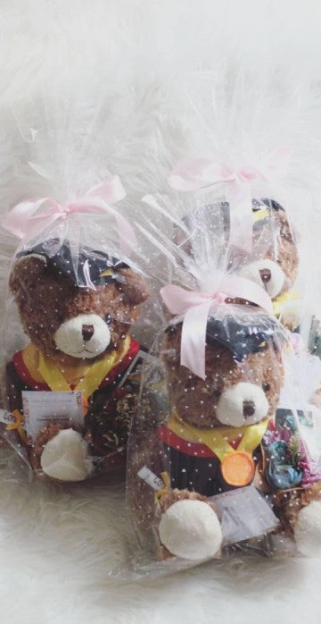 GRADUATION TEDDY WITH MINI BOUQUET