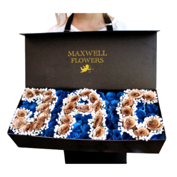 EXCLUSIVE BOX INITIAL FULL ROSES
