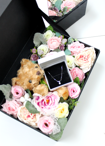 EXCLUSIVE BOX - THEA - VALENTINE READY TO SHIP