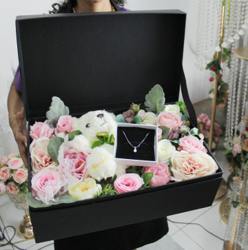 EXCLUSIVE BOX - THEA - VALENTINE READY TO SHIP