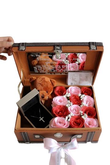 TREASURE BOX DENGAN KALUNG SALIB LAPIS EMAS