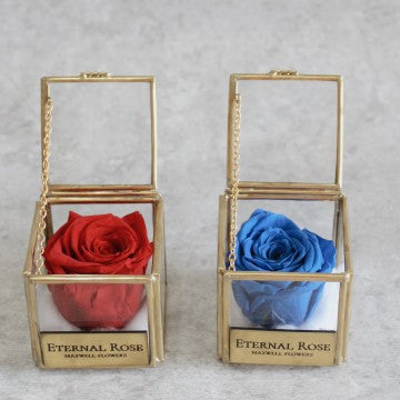 ETERNAL ROSES ON GLASS BOX