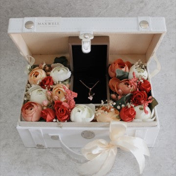 TREASURE FULL BUNGA DENGAN KALUNG