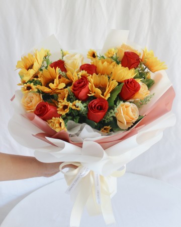 SUN FLOWERS MIX ROSES BOUQUET