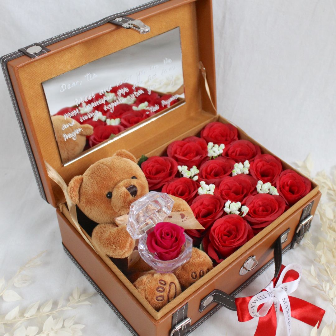 TREASURE BOX WITH ETERNAL ROSE RING