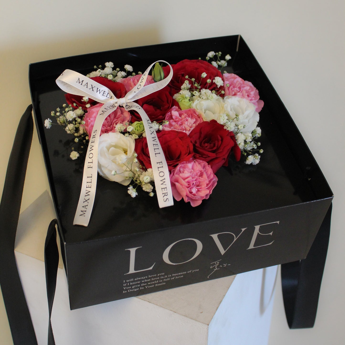 Elena Fresh Roses Box - Red mixed flowers