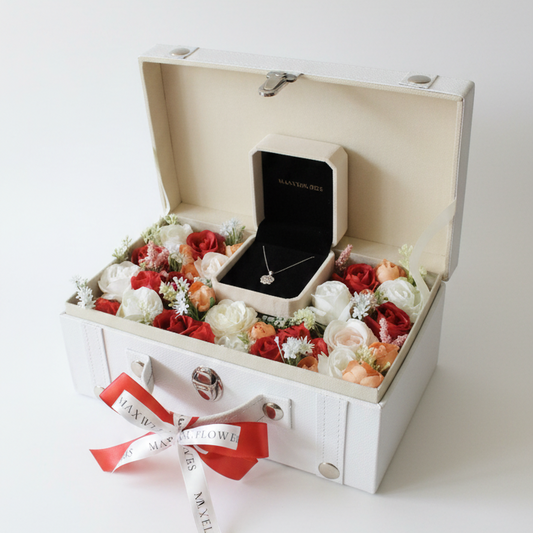 Treasure with Necklace Zircon