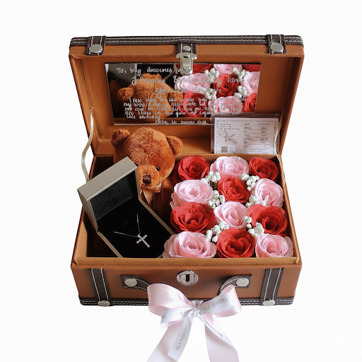 Treasure box dengan kalung salib lapis emas