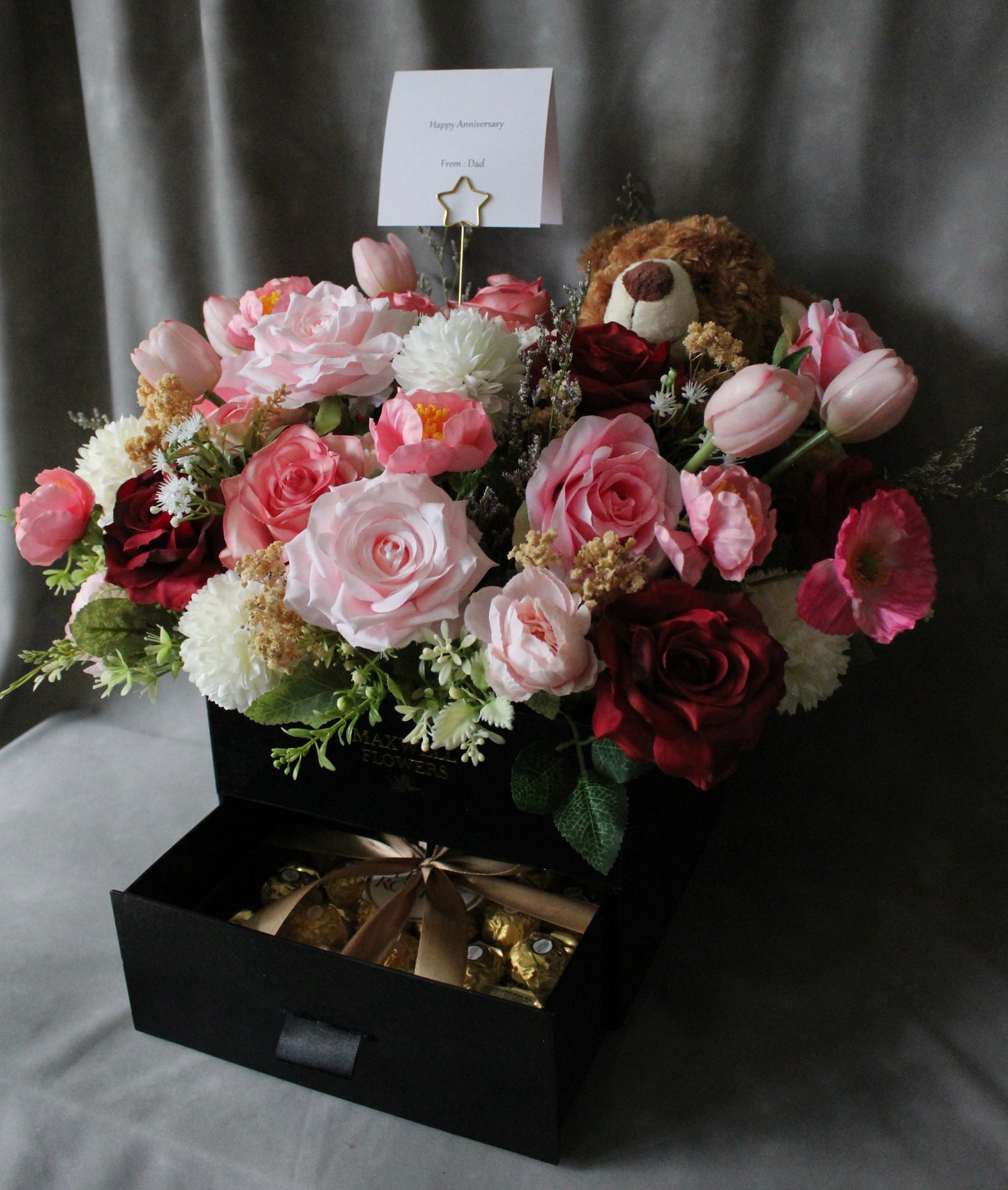 Bloombox with tulip and teddy bear ferrero rocher - Artificial flowers